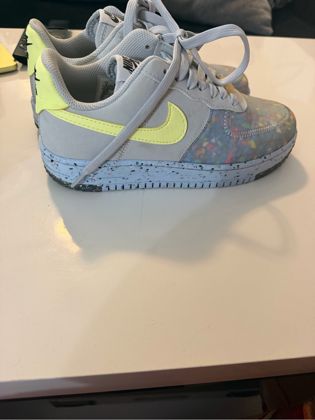 Nike Low-Top Sneakers In Light Gray And Neon Yellow With Speckled Toe